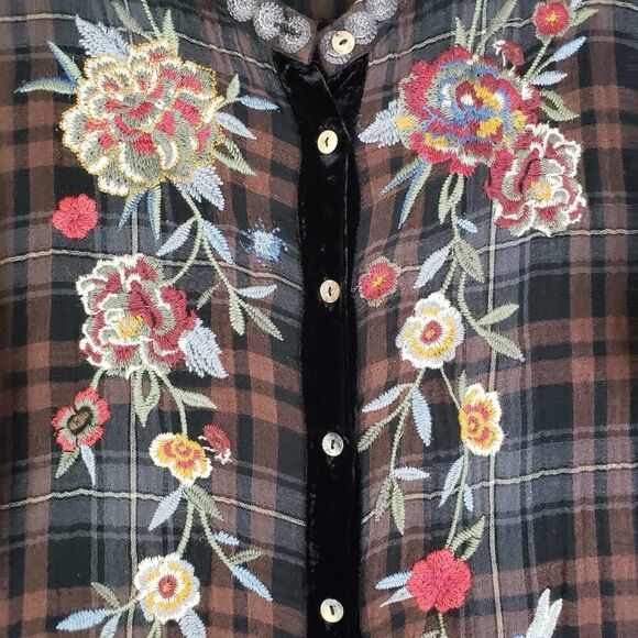 Johnny Was Workshop Button Down Shirt Plaid Embroidered Size Small S Floral - Picture 12 of 13